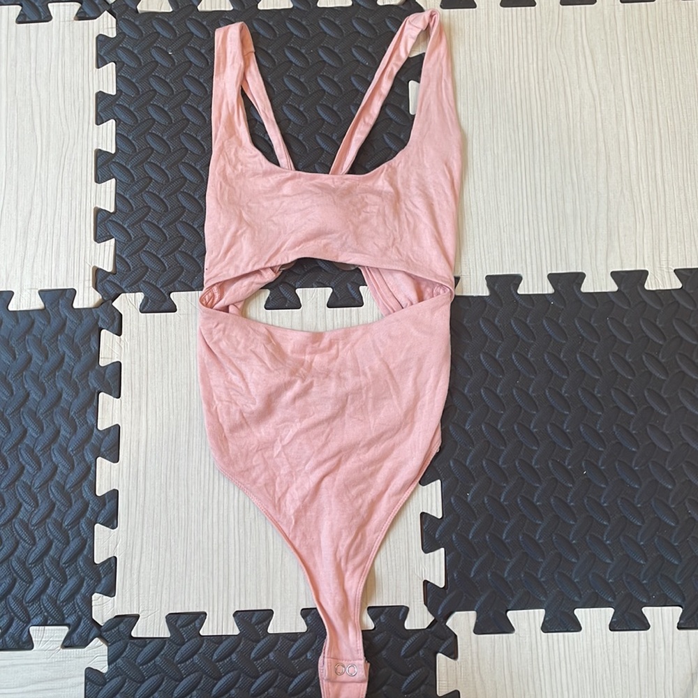 Forever21 cut out bodysuit pink
